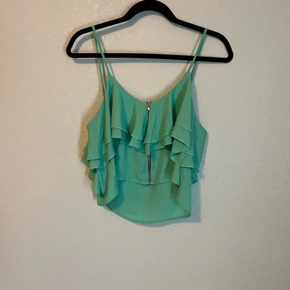 NWT mint green ruffled crop top - Picture 3 of 3